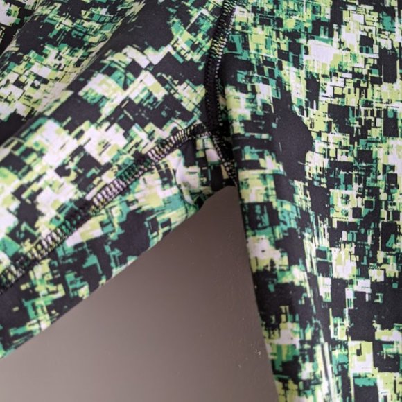 Women's Green and Black Graphic Pixelated Capris Size S - Picture 4 of 8